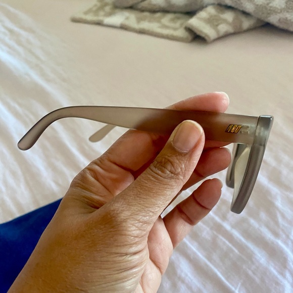 Le Specs oversized tinted sunglasses, 15 cm width from widest to widest - Picture 3 of 9